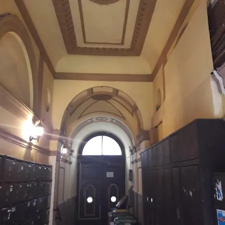 Beige & Brown Lägenhet