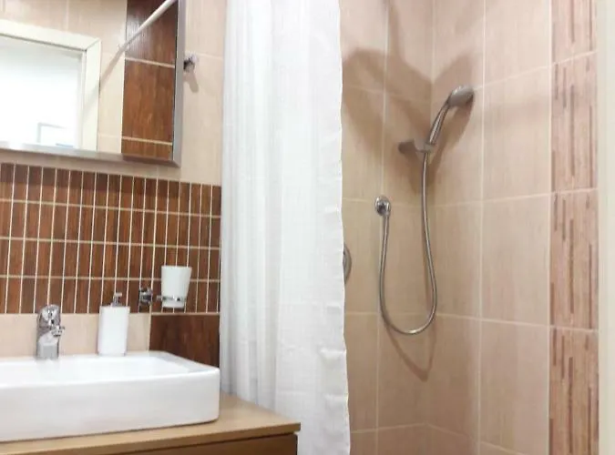 Beige & Brown شقة بودابست